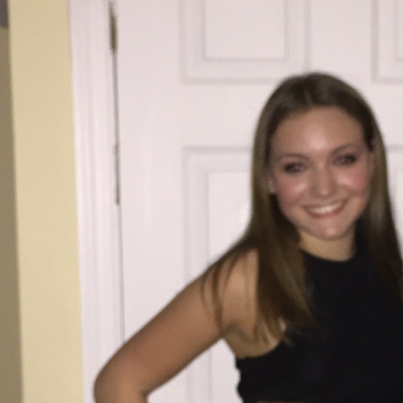 Profile Picture of Carly Hausner (@hausnercarly) on Poshmark