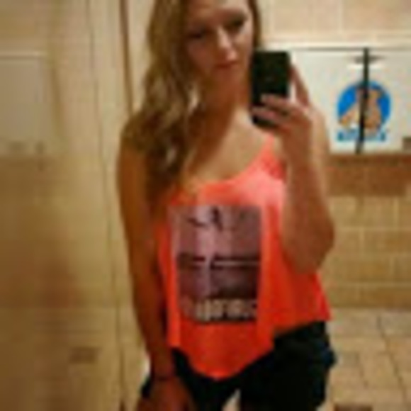 Profile Picture of Samantha Molina (@samanthamoli401) on Poshmark