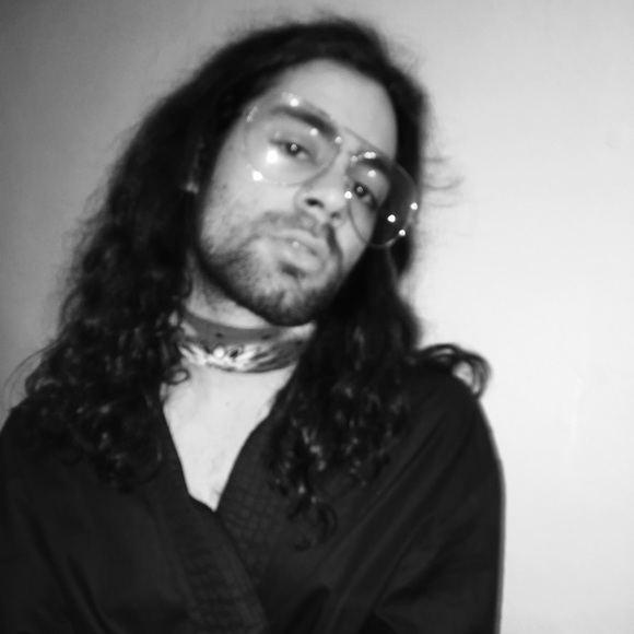 Profile Picture of Alex Parrish (@a______p) on Poshmark