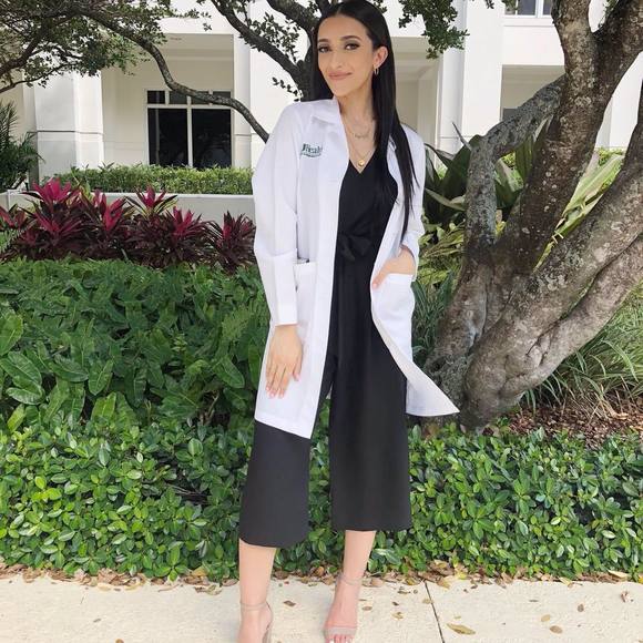 Profile Picture of Angelina Labib (@angel_angie11) on Poshmark