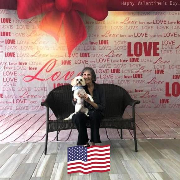 Profile Picture of Lorraine Savastano (@lorrainess) on Poshmark