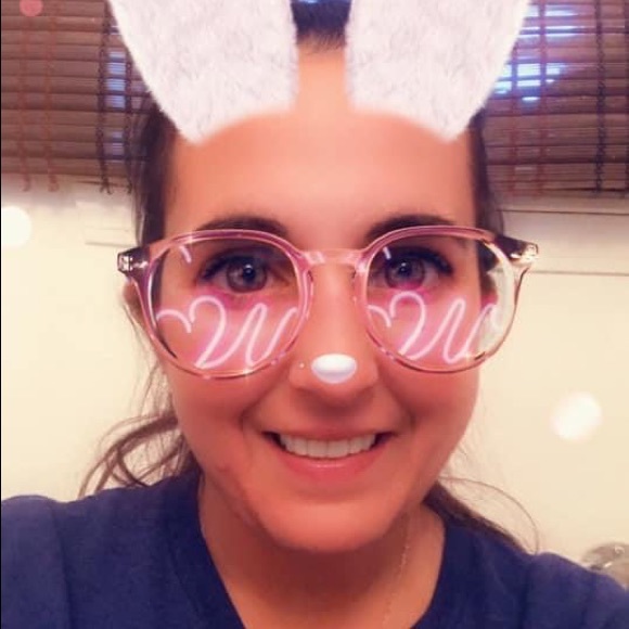 Profile Picture of Allison Whiteman (@awhiteman64) on Poshmark