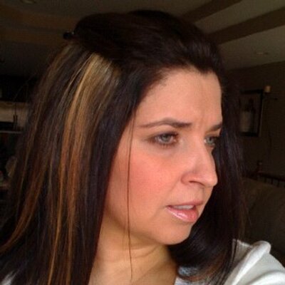 Profile Picture of Lori Charbonneau (@cdnchickie) on Twitter