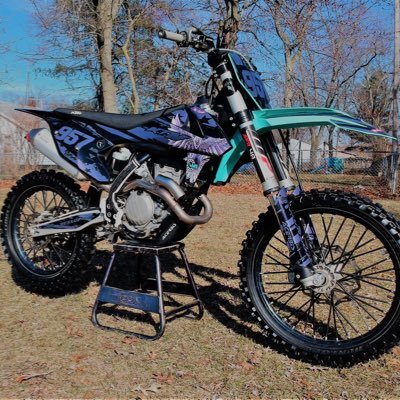 Profile Picture of Chris LaPorte (@ChrisLaPorte957) on Twitter
