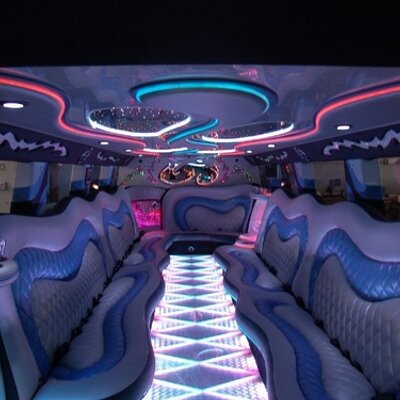 Profile Picture of Vince Schneider (@countryclublimo) on Twitter