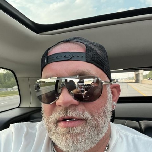 Profile Picture of Jeremy Oder (@jdoder1981) on Poshmark