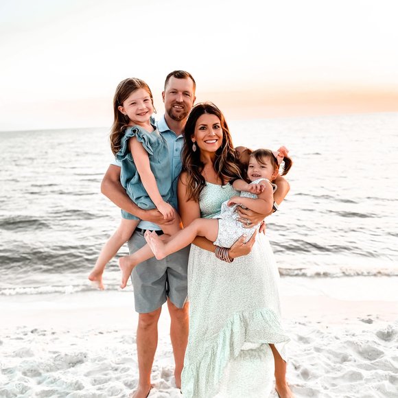 Profile Picture of Kate Greer (@kgreer8) on Poshmark