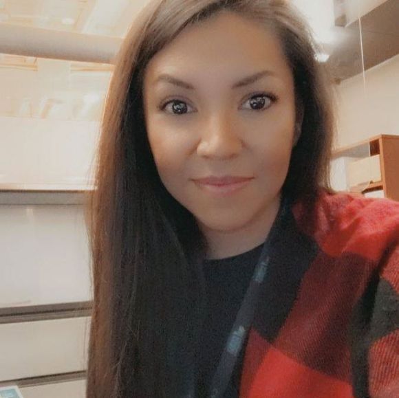 Profile Picture of Michelle Blaine (@michelleblaine) on Poshmark