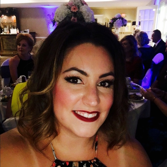 Profile Picture of Heather Weiser (@heathermweiser) on Poshmark