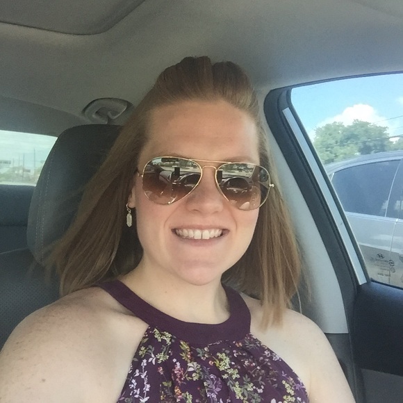 Profile Picture of Hannah Streeter (@hstreeter09) on Poshmark