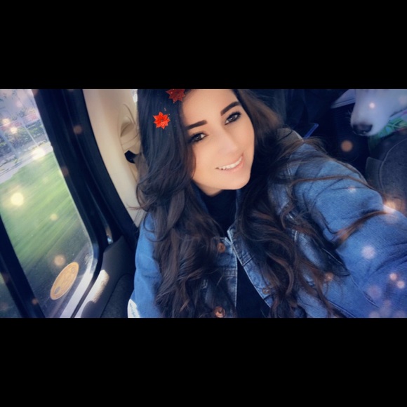 Profile Picture of Bicky Robaina (@bicky_robaina) on Poshmark