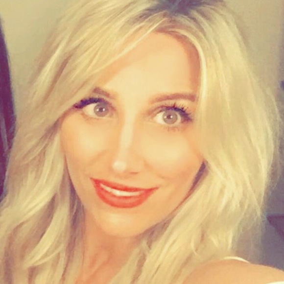 Profile Picture of Jackie Belade (@jackiebelade) on Poshmark