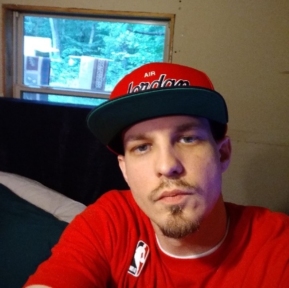 Profile Picture of Daniel Mitchell (@danielmitche315) on Poshmark