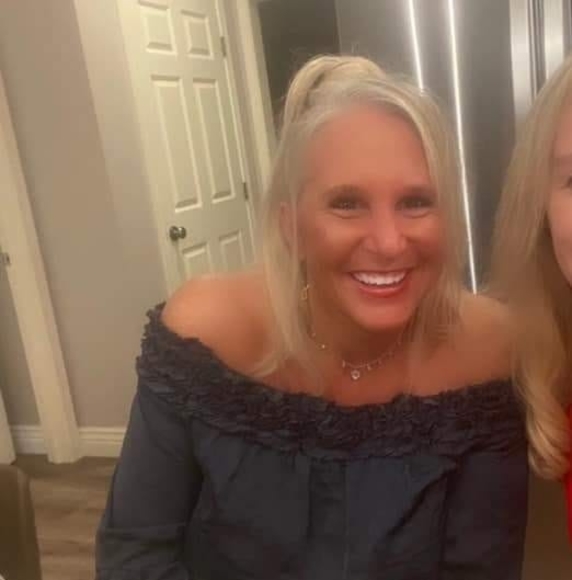 Profile Picture of Lynnette Hacker (@lynnettehacker) on Poshmark