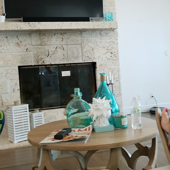 Profile Picture of Luis Wong (@luisawong21) on Poshmark