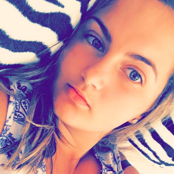 Profile Picture of Andrea Loyd (@aloydd) on Poshmark