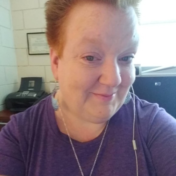 Profile Picture of Carrie Thurman bryant (@cbryant0413) on Poshmark