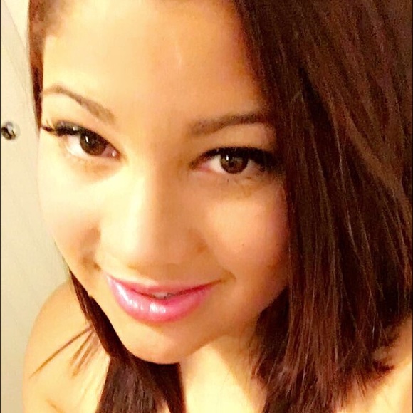 Profile Picture of Genesis Valentin (@gene505) on Poshmark