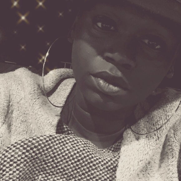 Profile Picture of Samantha Archibald (@samdavis3085) on Poshmark