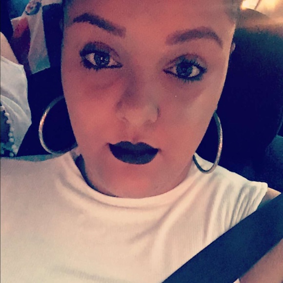 Profile Picture of Chrissy Rodriguez (@chrissyr802) on Poshmark