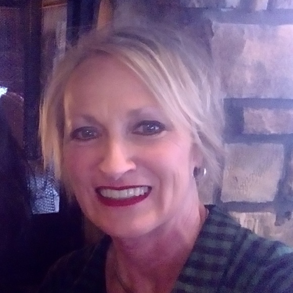 Profile Picture of Joyce Holmes (@joyce_holmes) on Poshmark