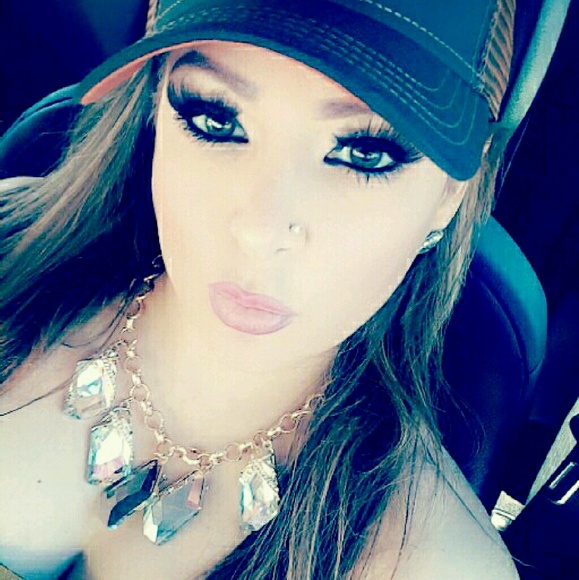 Profile Picture of Lily Minaj (@lilyminaj) on Poshmark