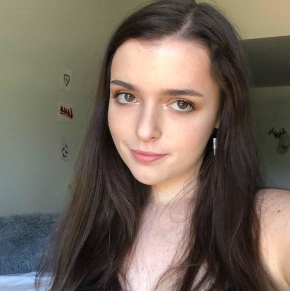 Profile Picture of Juliana Stauffer (@katnissjul) on Poshmark