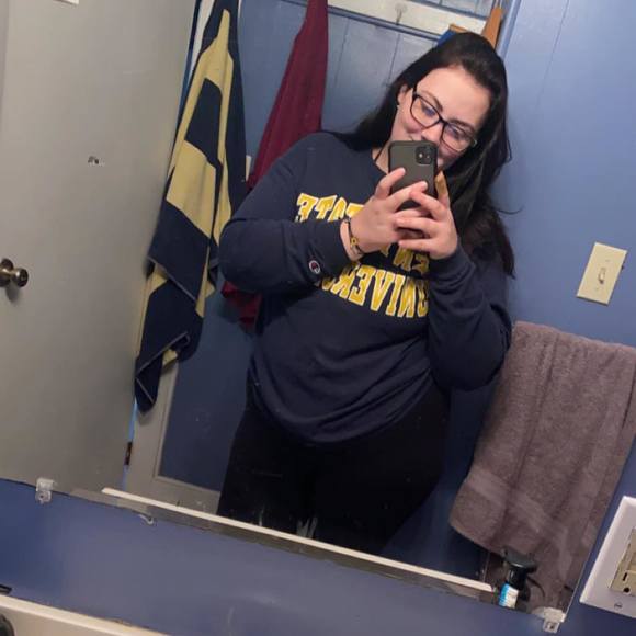 Profile Picture of Trista Robertson (@tleer17) on Poshmark