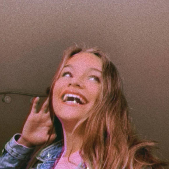 Profile Picture of Emily Courcy (@emilycourcy) on Poshmark