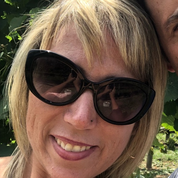 Profile Picture of Racine Sandler (@racine73) on Poshmark