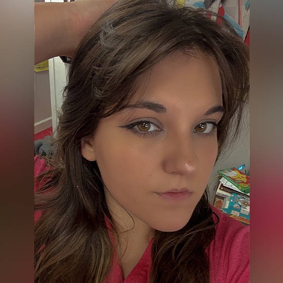 Profile Picture of Julia James (@_juliamuse_) on Poshmark