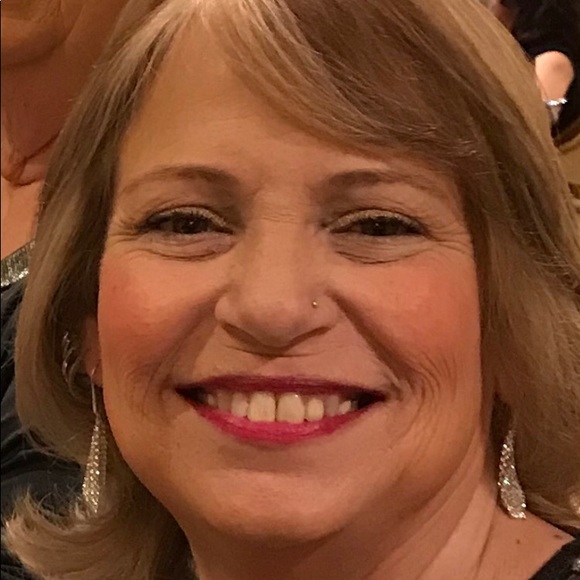 Profile Picture of Juliana Petrosh (@juliepet77) on Poshmark