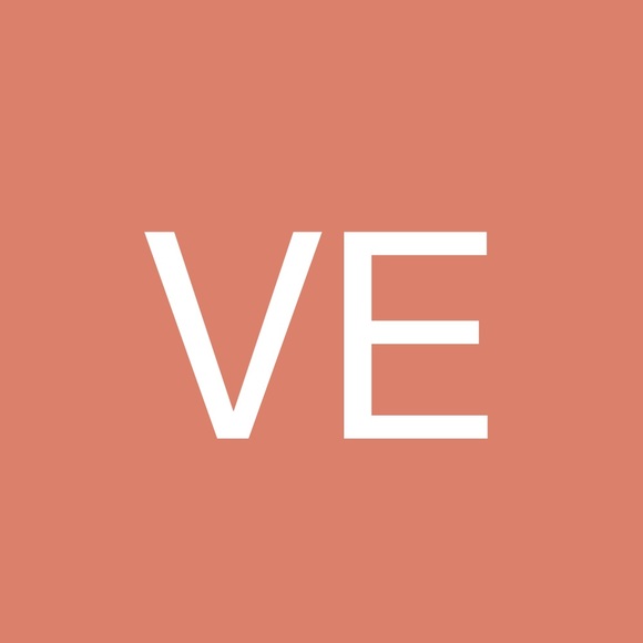 Profile Picture of Verónica Esquivel (@elevate13) on Poshmark