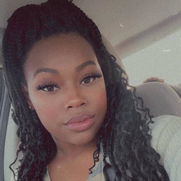 Profile Picture of Mauricaa Smith (@mauricaaa) on Poshmark