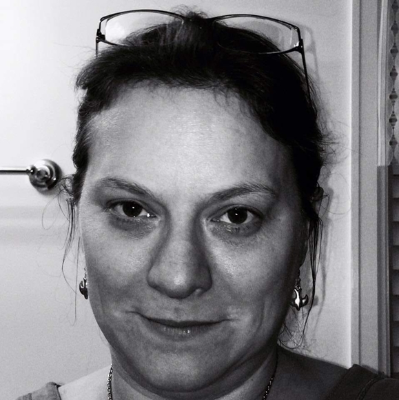 Profile Picture of Lorrie Dogan (@aussie8288) on Poshmark