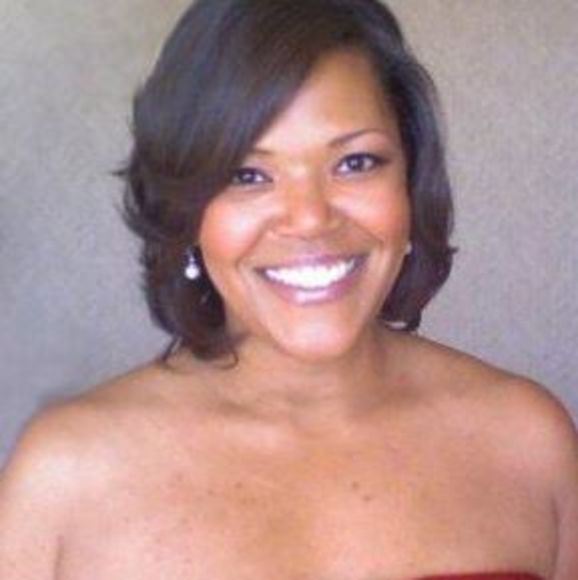 Profile Picture of Roz r Barnes (@rozbarnes1) on Poshmark