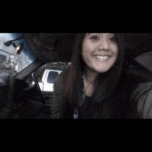 Profile Picture of Alecia Jimenez (@aleciajimenez) on Poshmark