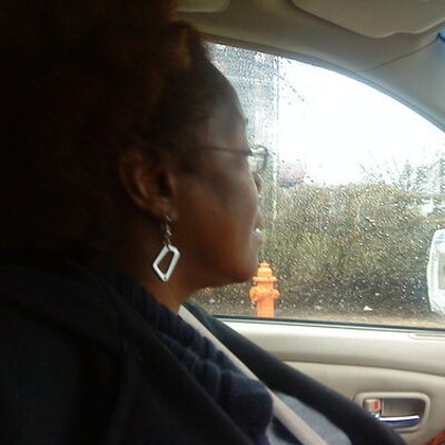 Profile Picture of Iris Shaw (@iBeWoRkIn54) on Twitter