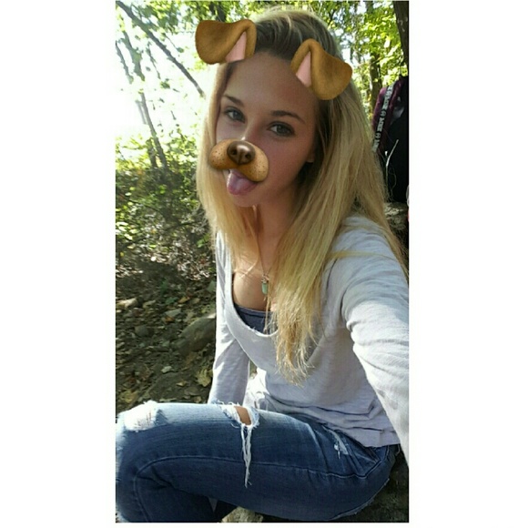 Profile Picture of Hannah Luciw (@hannah_nicole02) on Poshmark