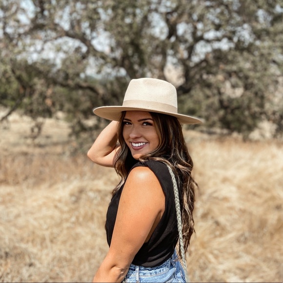 Profile Picture of Alecia Enriquez-boyd (@aleciaeboyd) on Poshmark