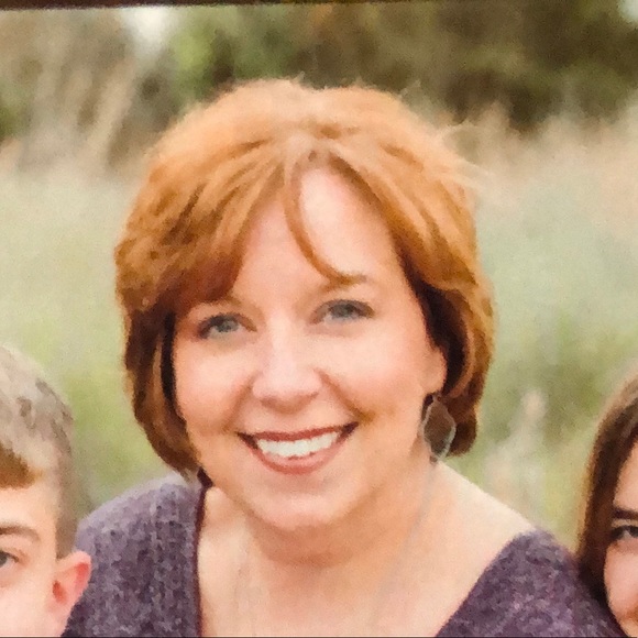 Profile Picture of Robin Nolen (@nolen1096) on Poshmark