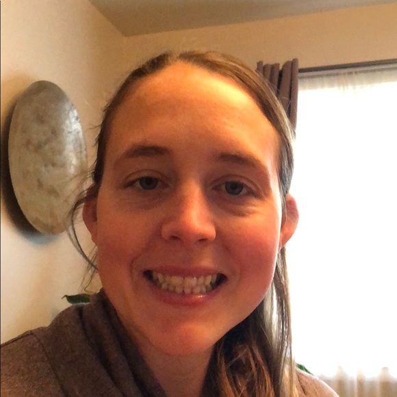 Profile Picture of Ashley Winkelspecht (@awinkelspecht) on Poshmark