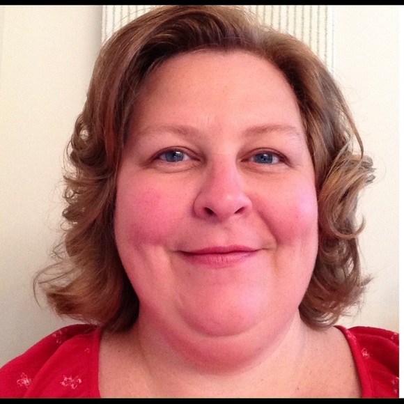 Profile Picture of Donna Guy (@tootsieroll2300) on Poshmark