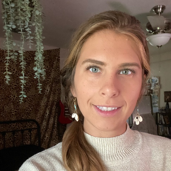 Profile Picture of Brianna Knisely (@bknisely27) on Poshmark