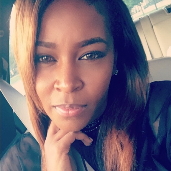 Profile Picture of Erika Miles (@twinchick100) on Poshmark
