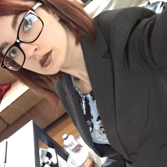 Profile Picture of Tay Jaslowski (@zaffre) on Poshmark