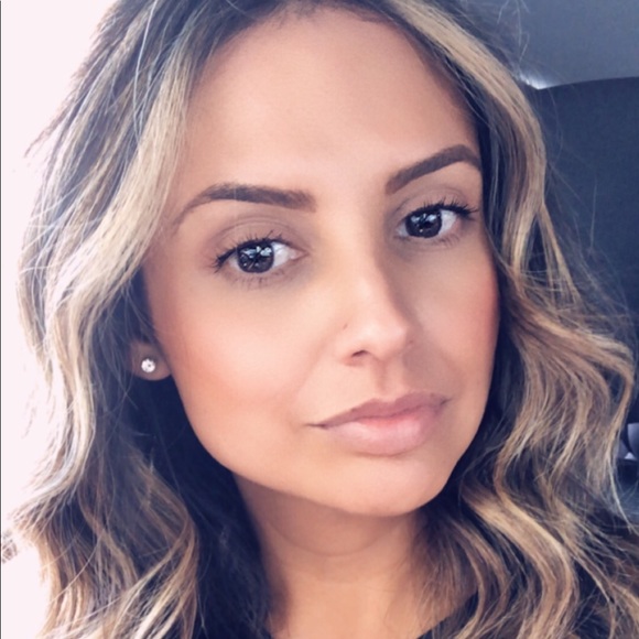 Profile Picture of Stefanie Itzkowitz (@itzkows) on Poshmark