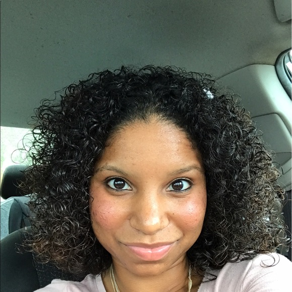 Profile Picture of Rochelle Iovinelli (@riovinelli) on Poshmark