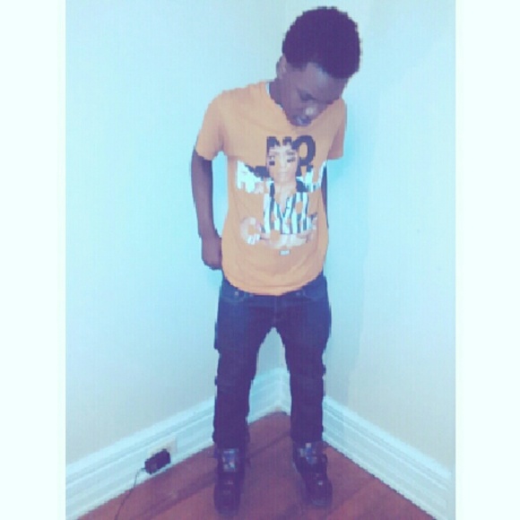 Profile Picture of Mitchell Linton (@wavyy_mitch) on Poshmark
