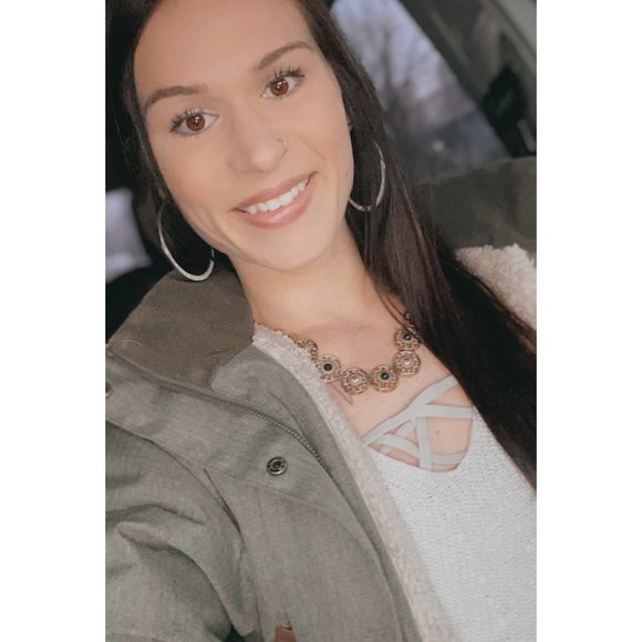 Profile Picture of Kendra Rateau (@kendramarie9615) on Poshmark